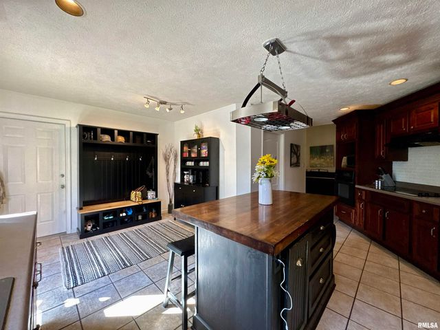 1801 COLONIAL Drive, Marion, IL 62959