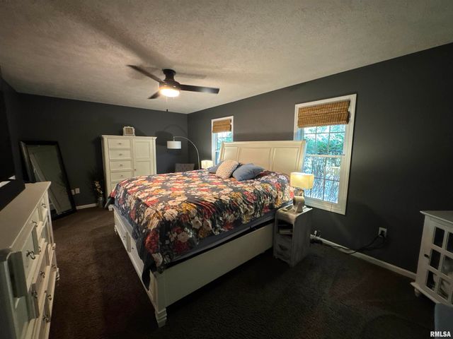 1801 COLONIAL Drive, Marion, IL 62959