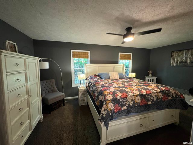 1801 COLONIAL Drive, Marion, IL 62959