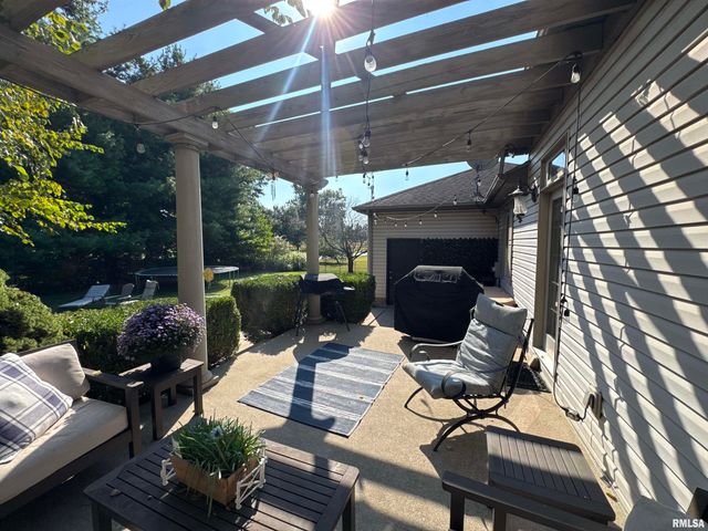 1801 COLONIAL Drive, Marion, IL 62959