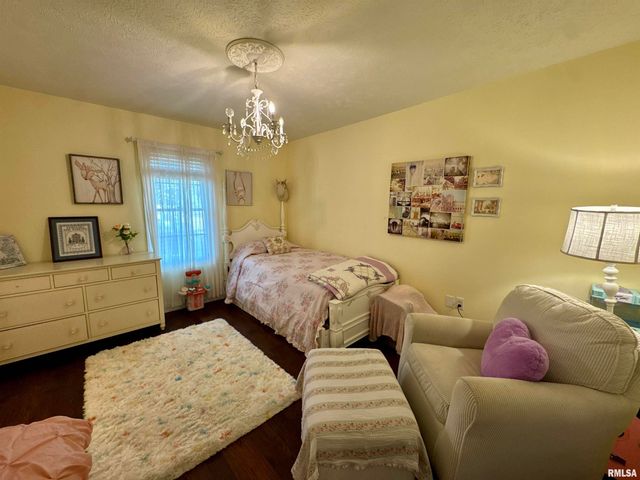 1801 COLONIAL Drive, Marion, IL 62959