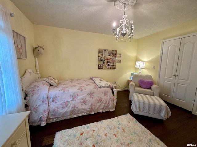 1801 COLONIAL Drive, Marion, IL 62959