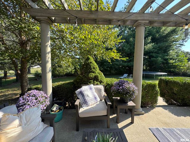 1801 COLONIAL Drive, Marion, IL 62959