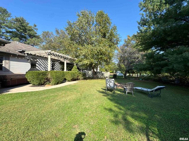 1801 COLONIAL Drive, Marion, IL 62959