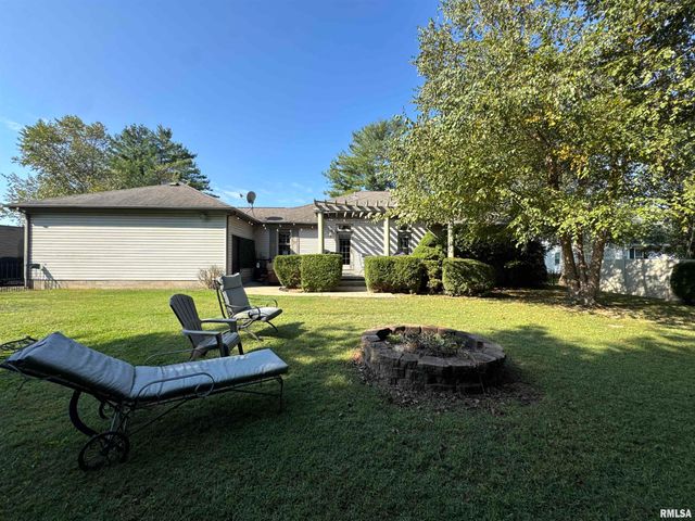 1801 COLONIAL Drive, Marion, IL 62959