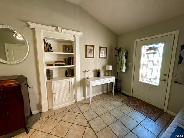 1801 COLONIAL Drive, Marion, IL 62959