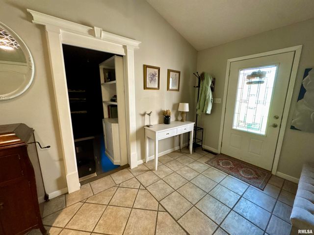 1801 COLONIAL Drive, Marion, IL 62959