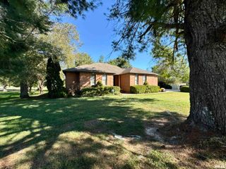 1801 COLONIAL Drive, Marion, IL 62959