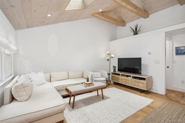 11 Shell Road, Hampton Bays, NY 11946