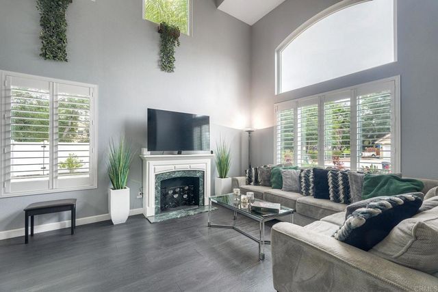 110 Brava Place, Escondido, CA 92026
