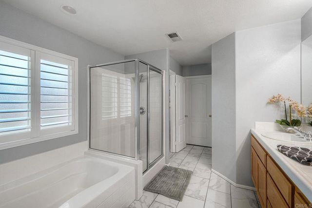 110 Brava Place, Escondido, CA 92026