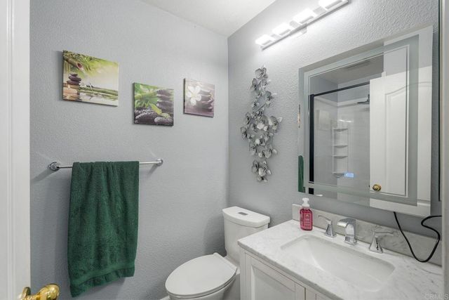 110 Brava Place, Escondido, CA 92026