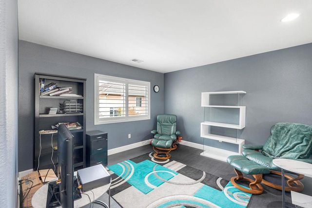 110 Brava Place, Escondido, CA 92026
