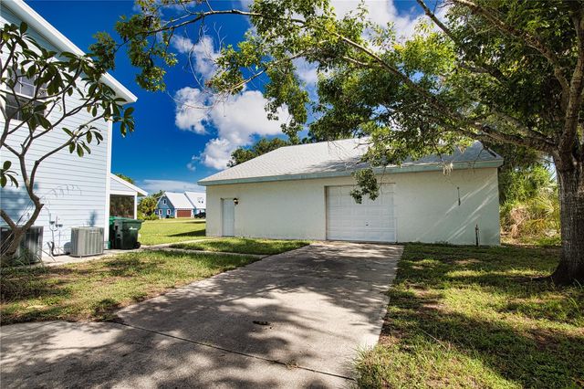 916 BAYSHORE DRIVE, Englewood, FL 34223