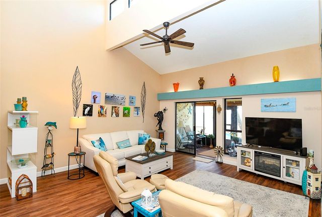 2225 CYPRESS COURT 2C, Tavares, FL 32778