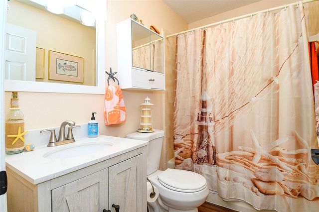 2225 CYPRESS COURT 2C, Tavares, FL 32778