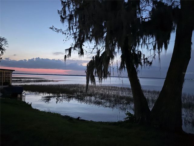 2225 CYPRESS COURT 2C, Tavares, FL 32778
