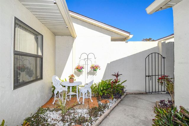 2225 CYPRESS COURT 2C, Tavares, FL 32778