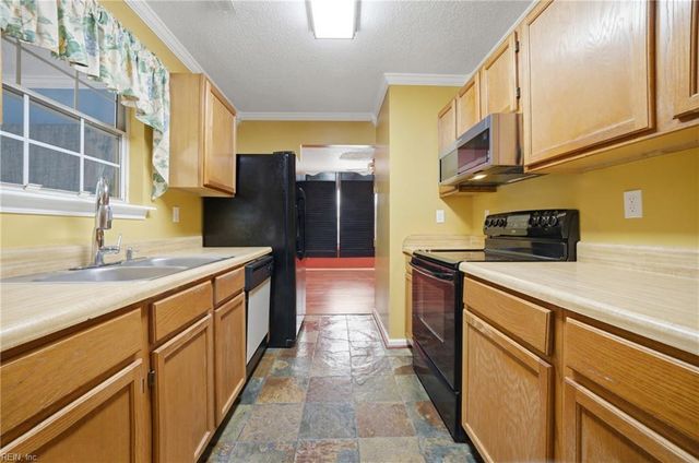 204 Old Bridge CT, Newport News, VA 23608