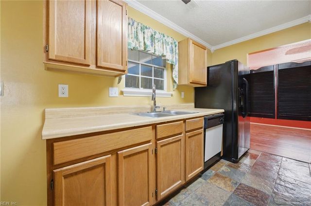 204 Old Bridge CT, Newport News, VA 23608