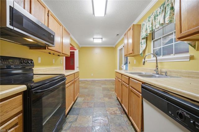 204 Old Bridge CT, Newport News, VA 23608