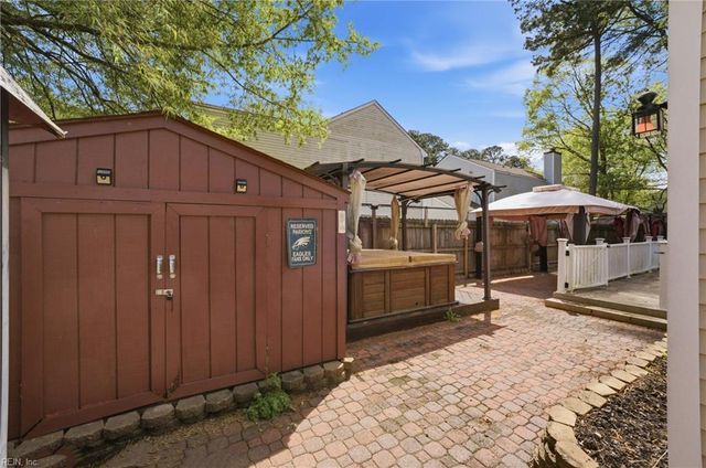 204 Old Bridge CT, Newport News, VA 23608