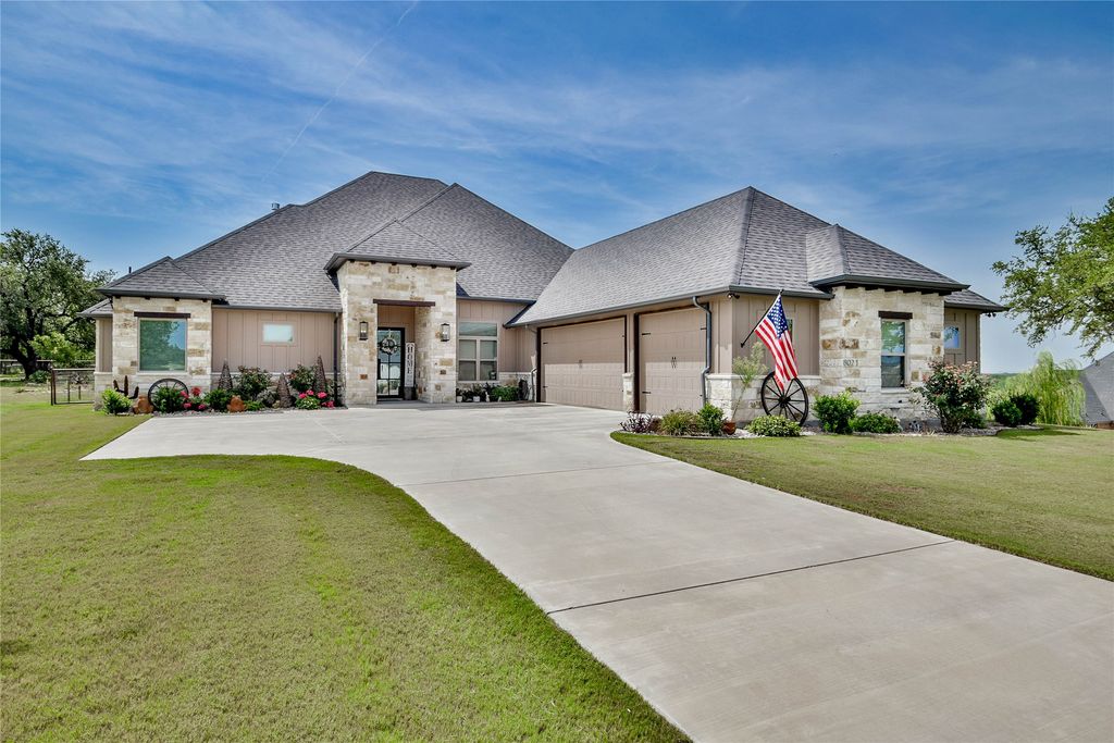 8021 White Drive, Granbury, TX 76049