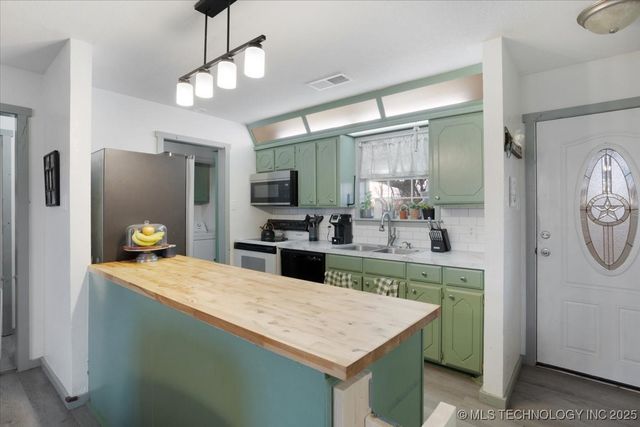 66 N Roberta Road, Durant, OK 74701