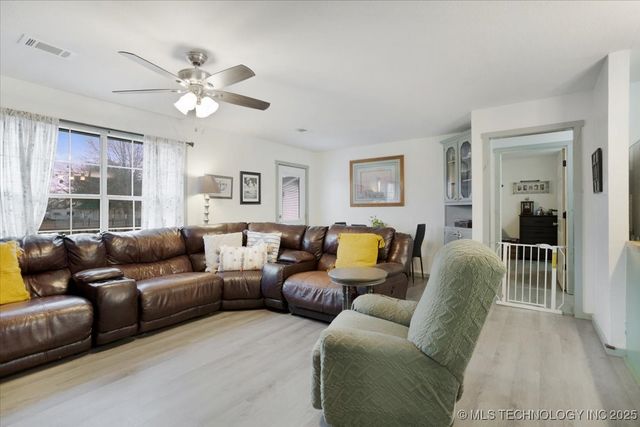 66 N Roberta Road, Durant, OK 74701