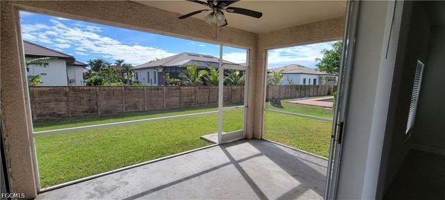 902 SW 21st LN, Cape Coral, FL 33991