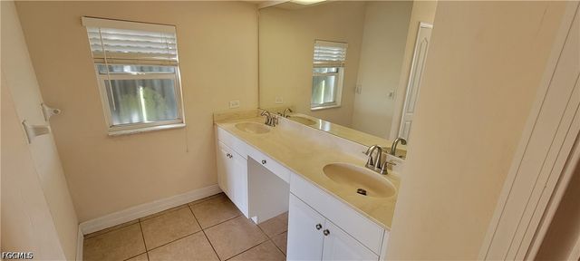 902 SW 21st LN, Cape Coral, FL 33991