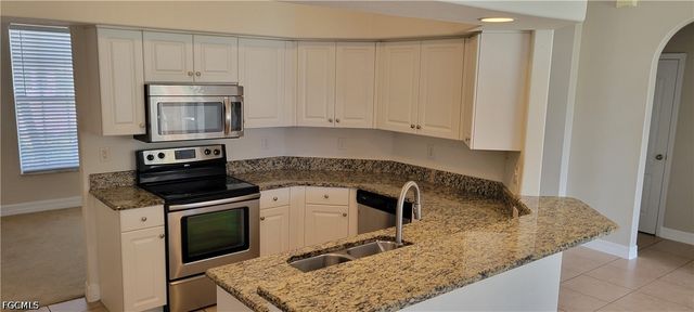902 SW 21st LN, Cape Coral, FL 33991