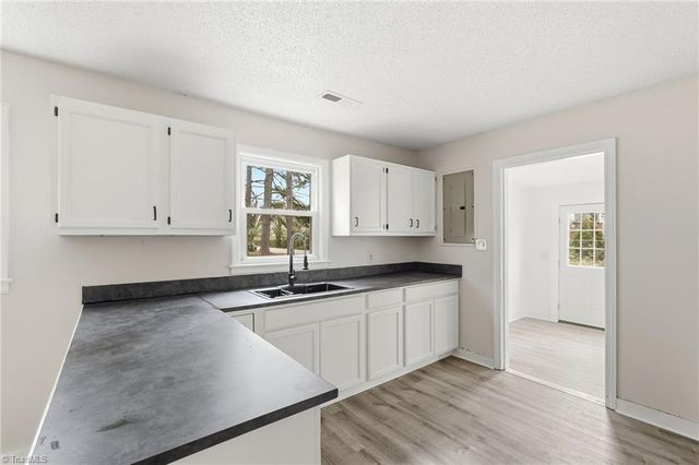 613 Beckner Street, Lexington, NC 27292