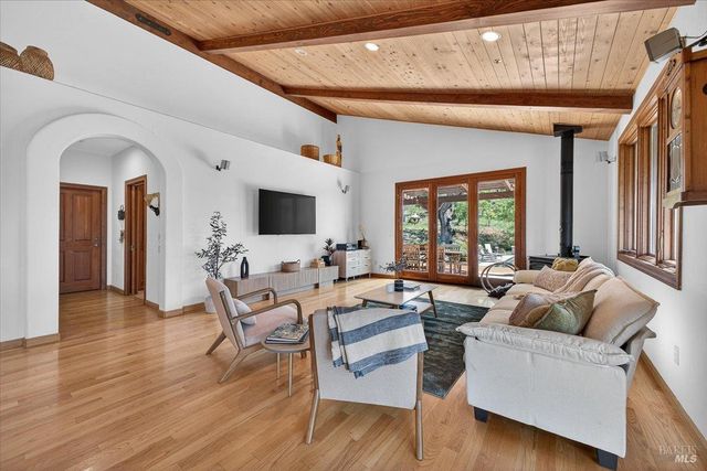 13404 Flora Ranch Rd, Healdsburg, CA 95448