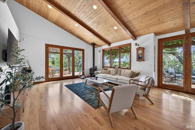 13404 Flora Ranch Rd, Healdsburg, CA 95448