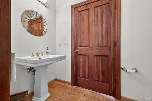 13404 Flora Ranch Rd, Healdsburg, CA 95448