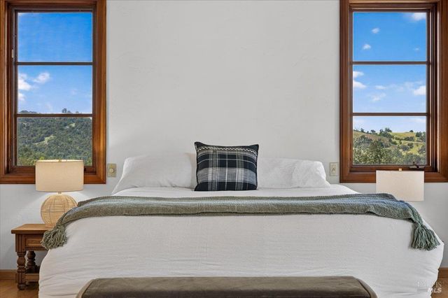 13404 Flora Ranch Rd, Healdsburg, CA 95448