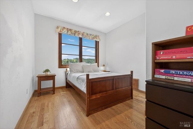 13404 Flora Ranch Rd, Healdsburg, CA 95448