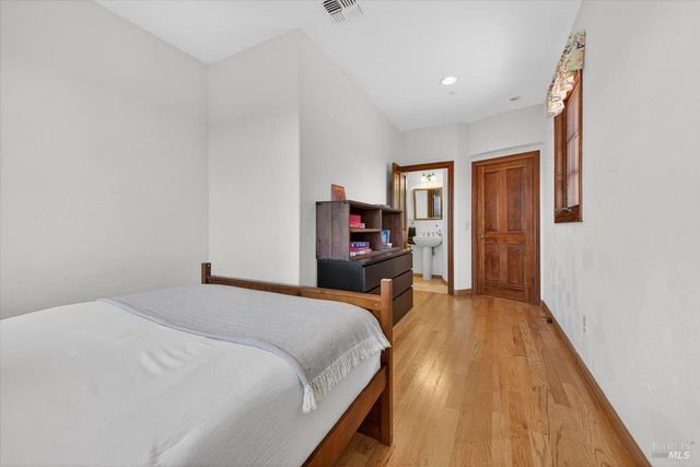 13404 Flora Ranch Rd, Healdsburg, CA 95448