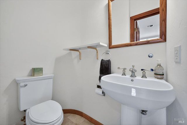 13404 Flora Ranch Rd, Healdsburg, CA 95448