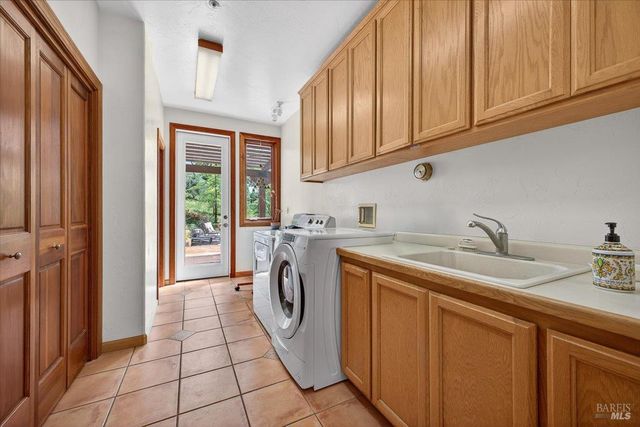 13404 Flora Ranch Rd, Healdsburg, CA 95448