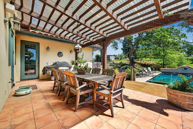 13404 Flora Ranch Rd, Healdsburg, CA 95448