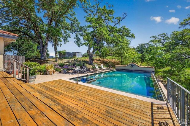 13404 Flora Ranch Rd, Healdsburg, CA 95448