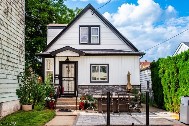 282 Ackerman Ave, Clifton City, NJ 07011