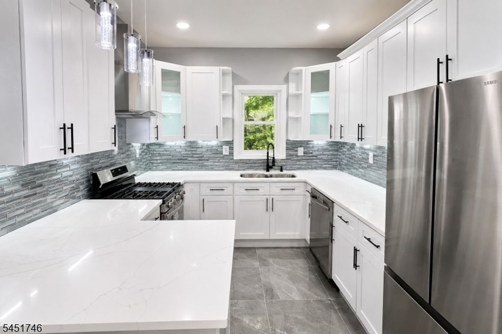 282 Ackerman Ave, Clifton City, NJ 07011 — photo 4