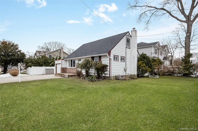 144 Broadway, Massapequa Park, NY 11762