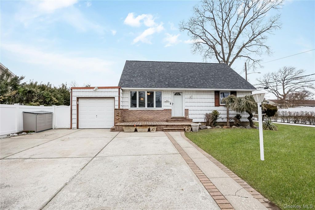 144 Broadway, Massapequa Park, NY 11762