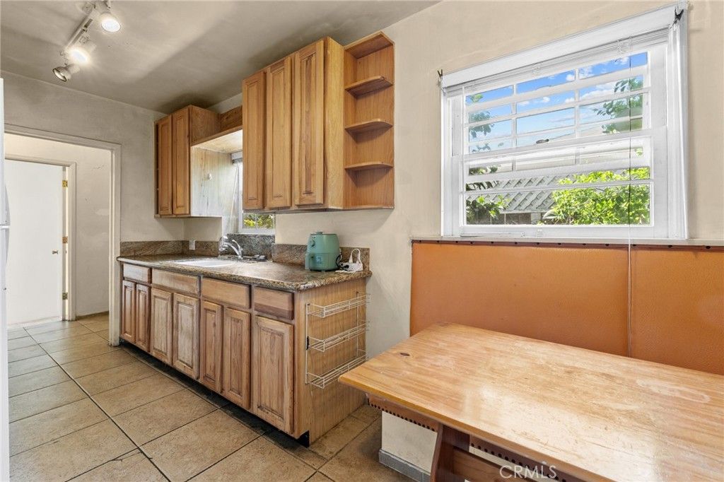 Image 10 of property listing at 2759 S Barrington Avenue, Los Angeles, CA 90064