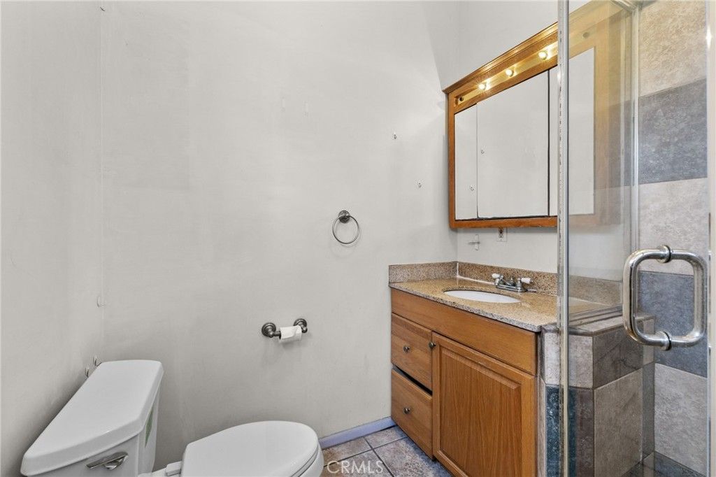 Image 13 of property listing at 2759 S Barrington Avenue, Los Angeles, CA 90064
