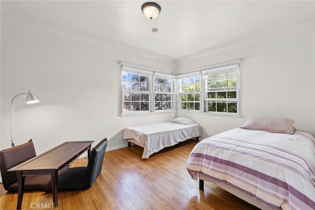 Image 6 of property listing at 2759 S Barrington Avenue, Los Angeles, CA 90064